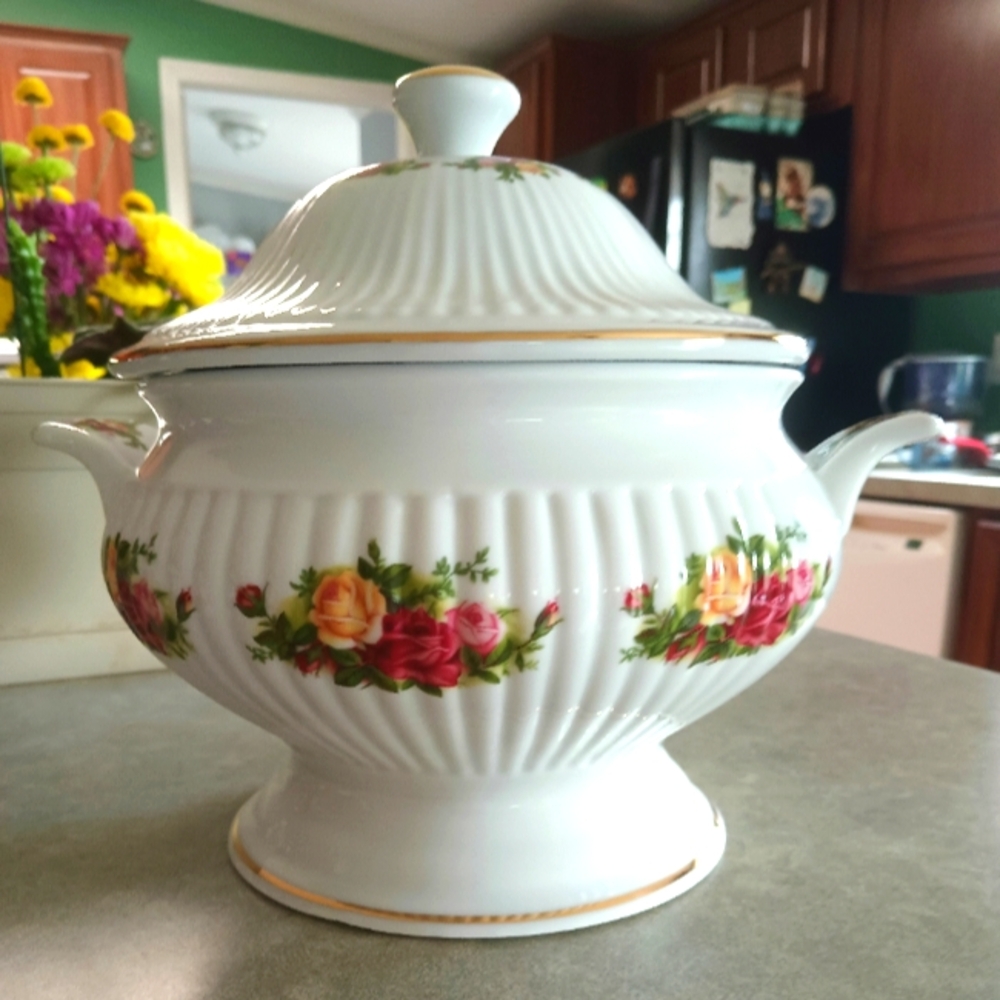 Royal Albert Tureen